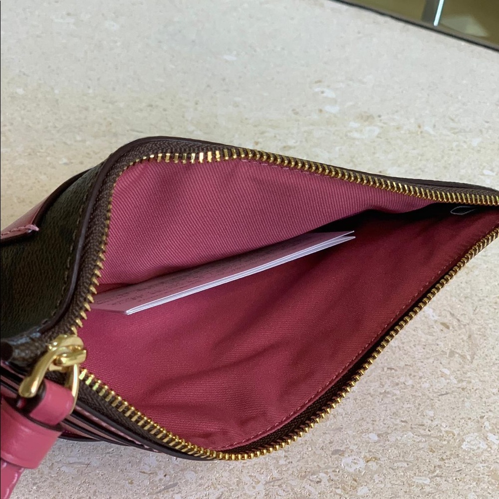🔥SALE🔥COACH large wristlet - Picture 3 of 5